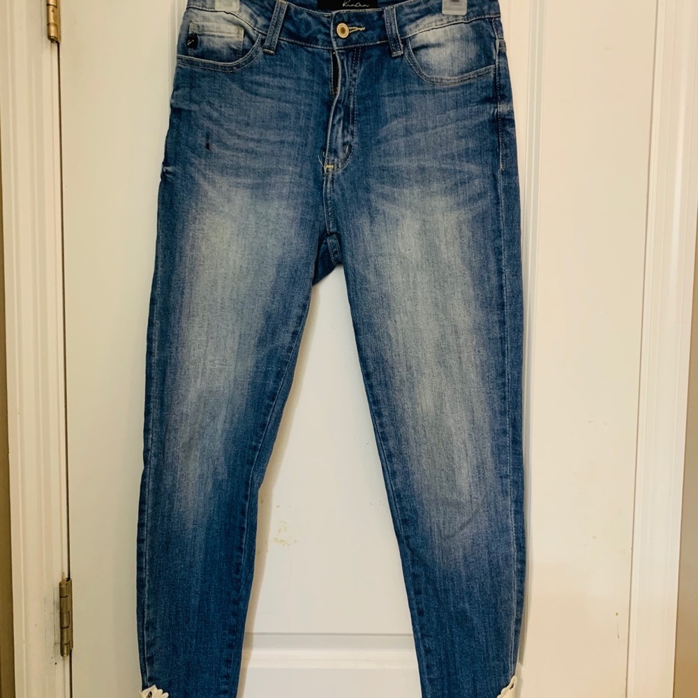 Kancan jeans new with cream crochet lace on ankle